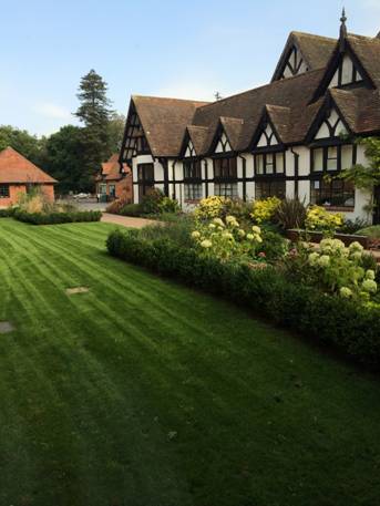 愛克利伍德中學