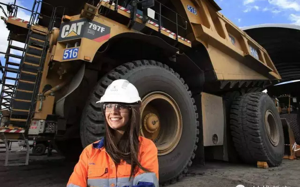 愛(ài)丁堡龍比亞大學(xué)