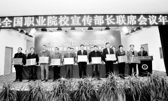 高校官微怎樣“占領(lǐng)”學生手機