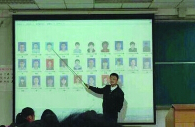 高校點(diǎn)名放證件照 同學(xué)表示：我和老師有什么仇什么怨