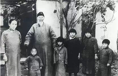 美術生一生娶這么多年輕的美女，太勵志了！