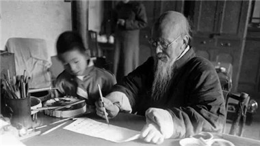 美術生一生娶這么多年輕的美女，太勵志了！