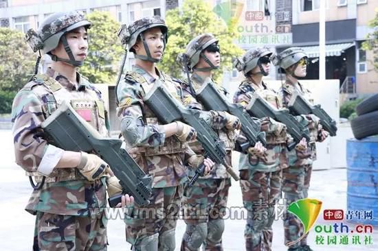 圖為軍體課CS真人對抗活動(dòng)。學(xué)校供圖