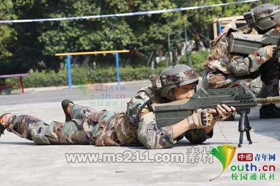 圖為軍體課CS真人對抗活動(dòng)。學(xué)校供圖