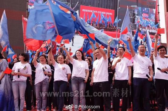 呼市二中畢業(yè)典禮現(xiàn)場