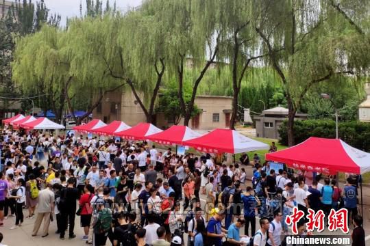 &nbsp;西安交大迎來4600余名2019級本科新生?！∥靼步淮蠊﹫D 攝&nbsp;