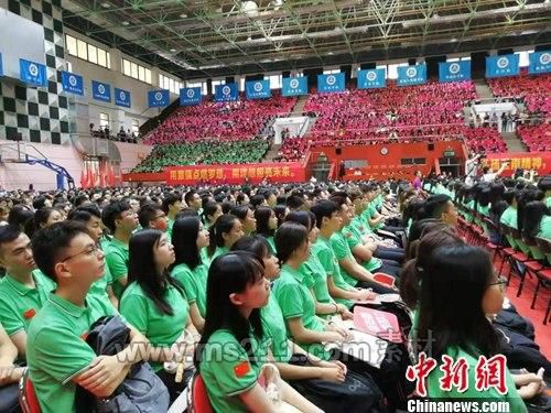 暨南大學(xué)舉行2019年新生開學(xué)典禮。郭軍 攝