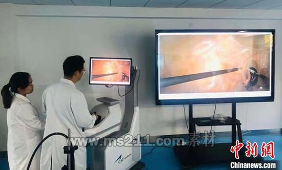 蘭州大學(xué)培養(yǎng)免費(fèi)醫(yī)學(xué)定向生模擬微創(chuàng)腔鏡手術(shù)示教。