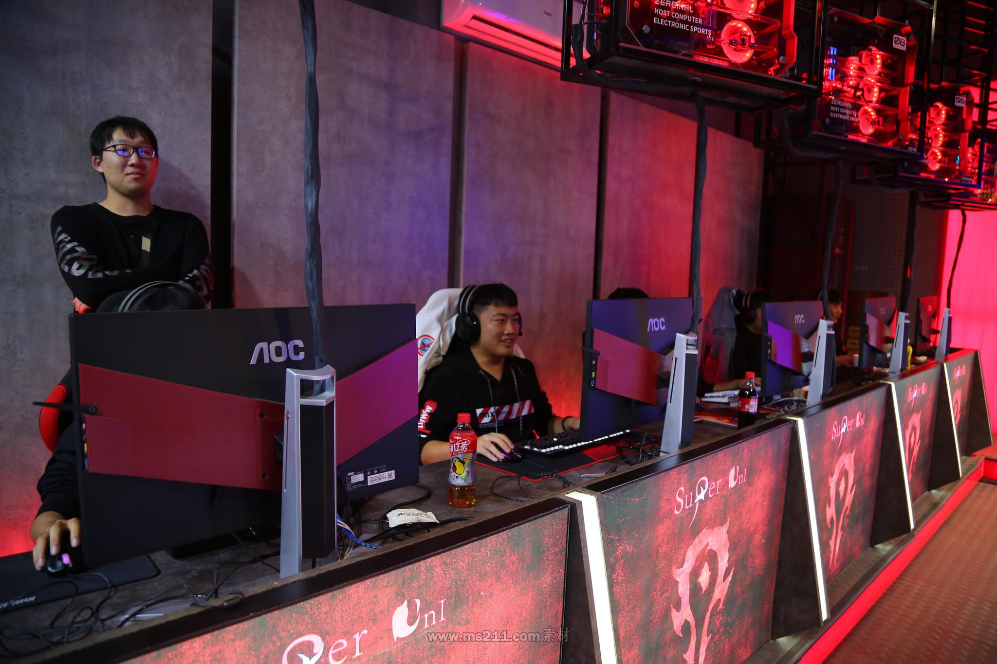 校內(nèi)開(kāi)展電競(jìng)爭(zhēng)霸對(duì)戰(zhàn)賽。受訪者供圖