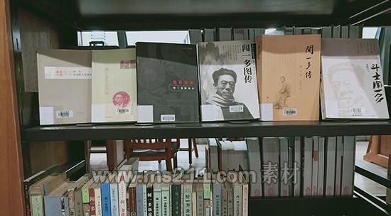 圖書館北館專題書架。清華大學(xué)供圖