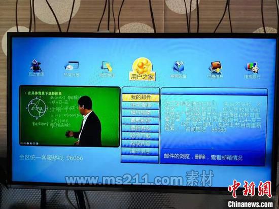 圖為內(nèi)蒙古電視直播高三教學(xué)。　張林虎　攝