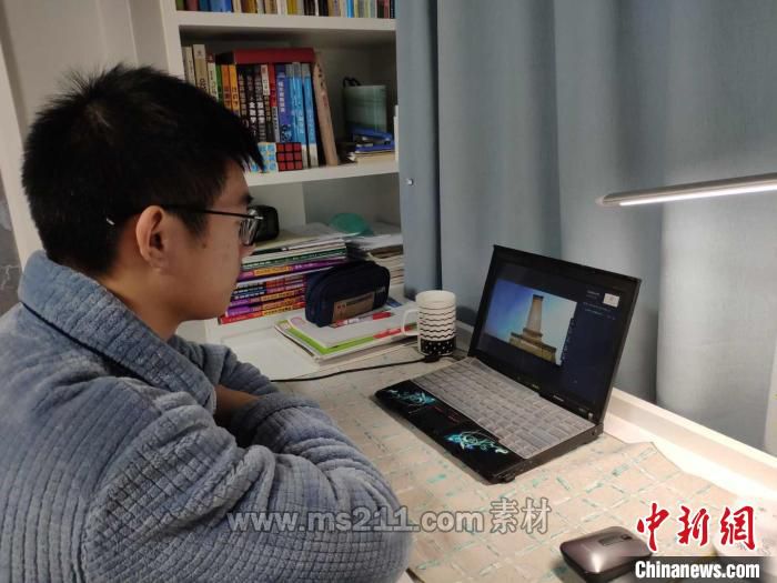 學(xué)生線上觀看“開學(xué)第一講”（圖文無關(guān)）。杭州高級中學(xué)提供